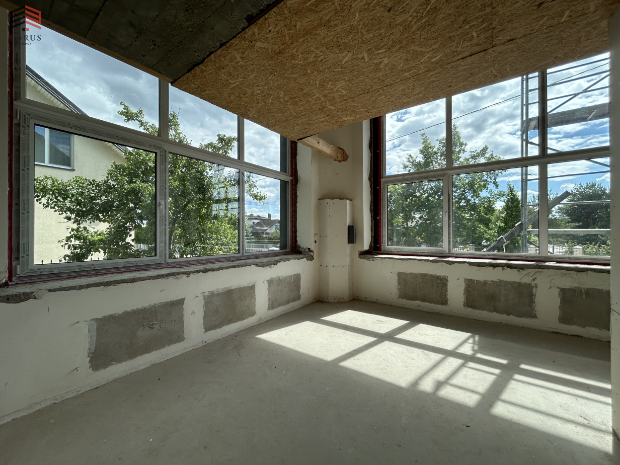 Image 5 of 21