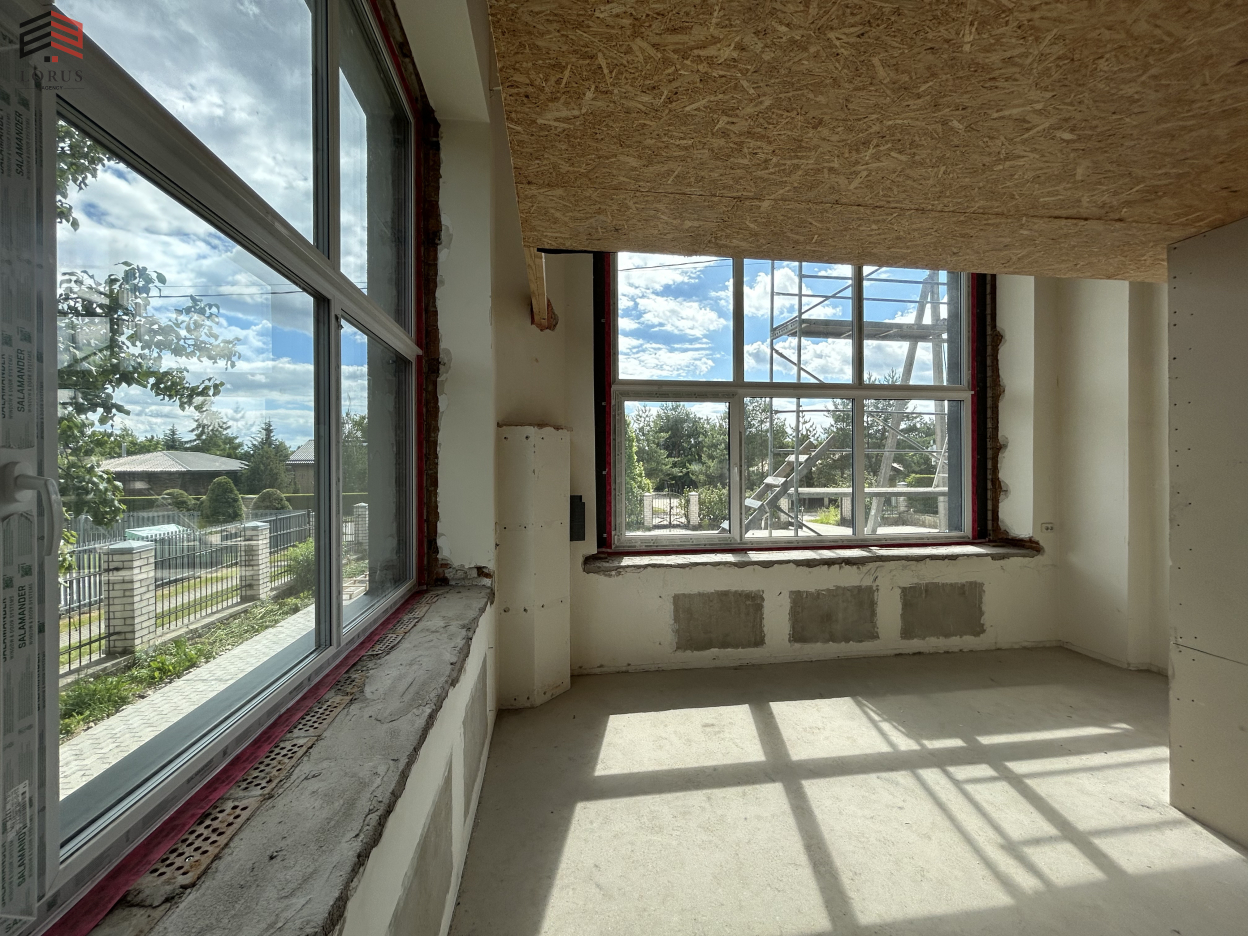 Image 7 of 21