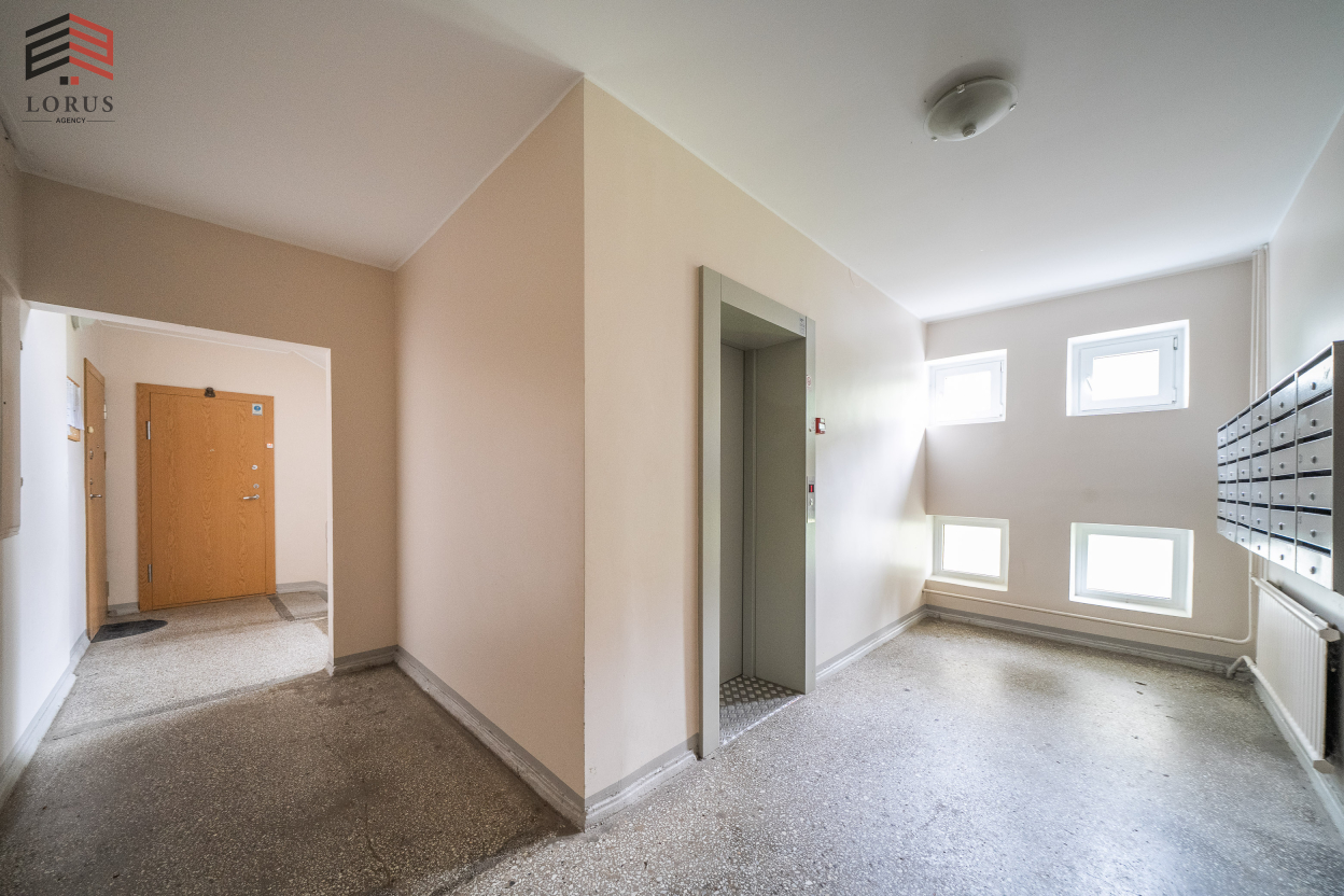 Image 25 of 28