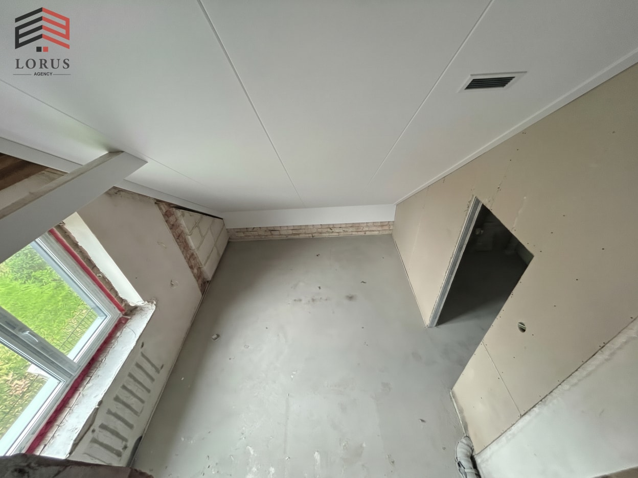 Image 4 of 7